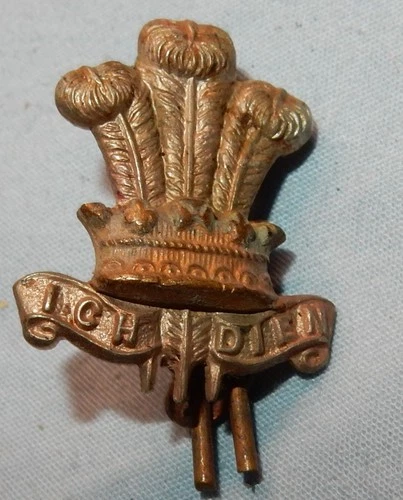WW1 ERA GENUINE THE WELSH REGIMENT COLLAR BADGE MILITARY WORLD WAR I