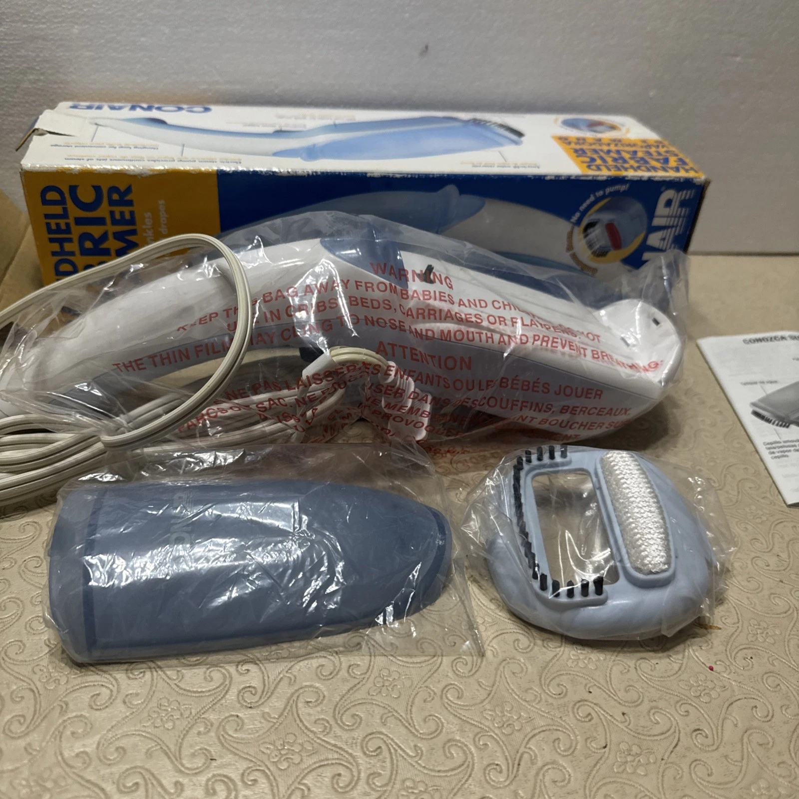 CONAIR Handheld Fabric Steamer Removes Wrinkles (J5)