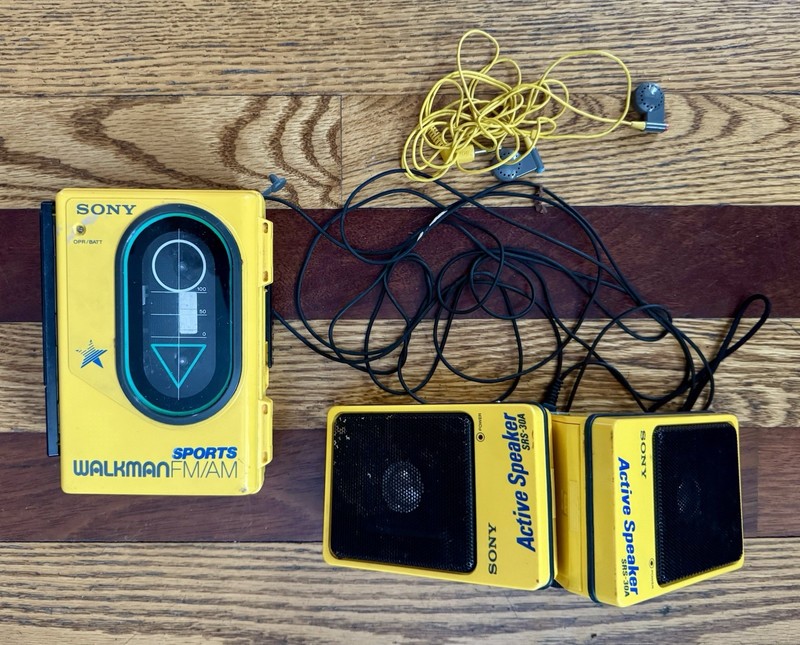Sony Walkman Sports FM/AM Stereo Cassette Player WM-F45 + Speakers + Earbuds 