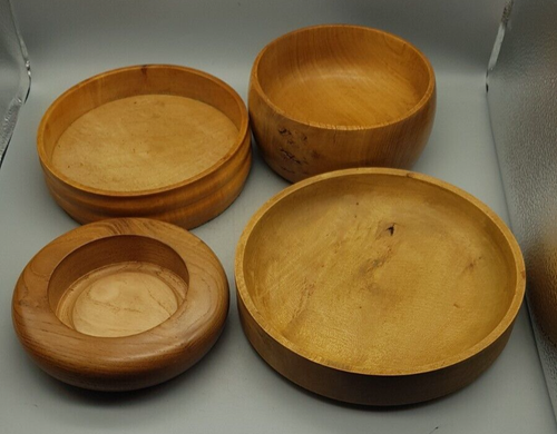 Vintage Auswahl von 4 handgedrechselten Holzschalen, verschiedene Hölzer (W)