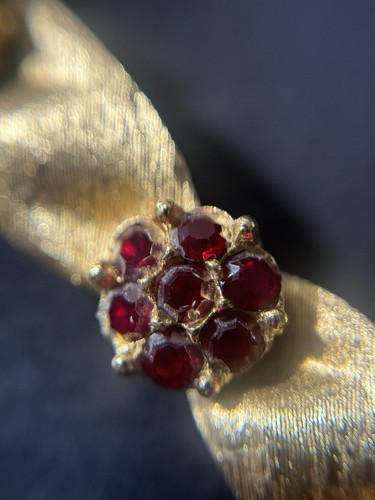 Pulsera CORONA TRIFARI Flor Tono Dorado Cinta Piedra Roja - Imagen 15 de 23