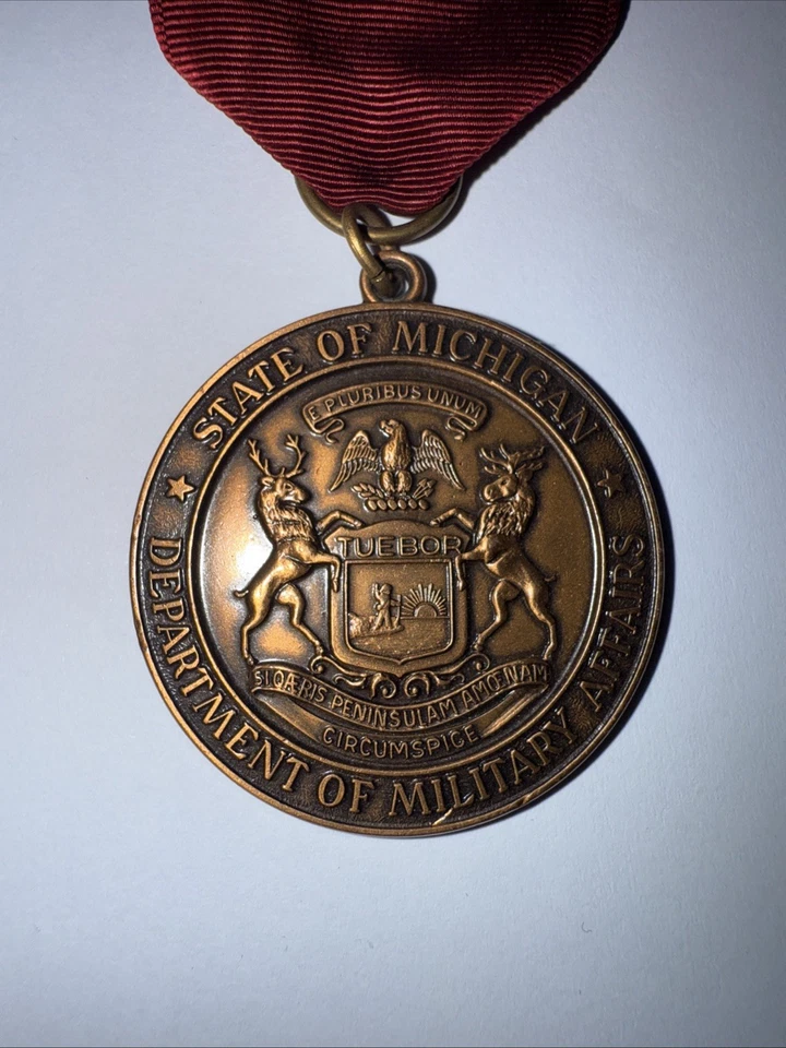 Medalla y cinta de asuntos militares y veteranos del estado de Michigan Foto 2 de 4