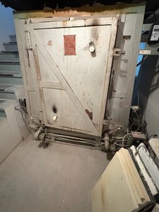 Gas pottery kiln. Efficient, quality updraft gas kiln used for cone 9-10 firing