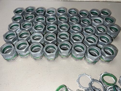Lotto 79 connettori a compressione EMT 1" - a tenuta di pioggia + dadi/boccole - Foto 5 di 6