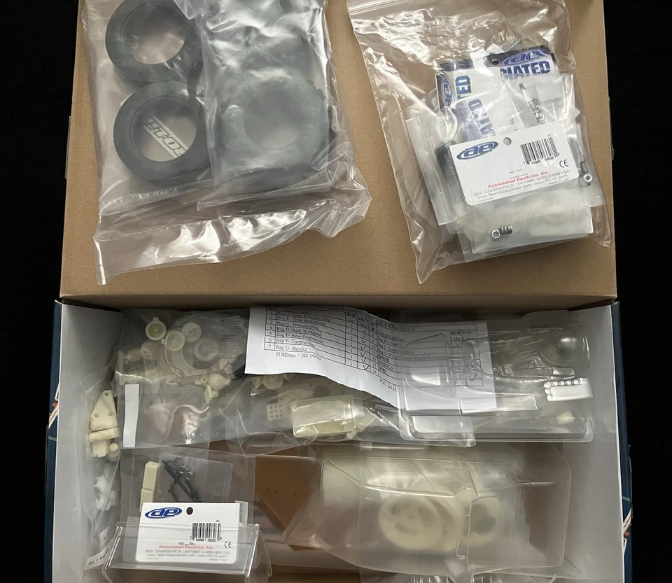 Team Associated RC 10 Scale Electric Compitition Off Road Car Kit  - Bild 4 von 4