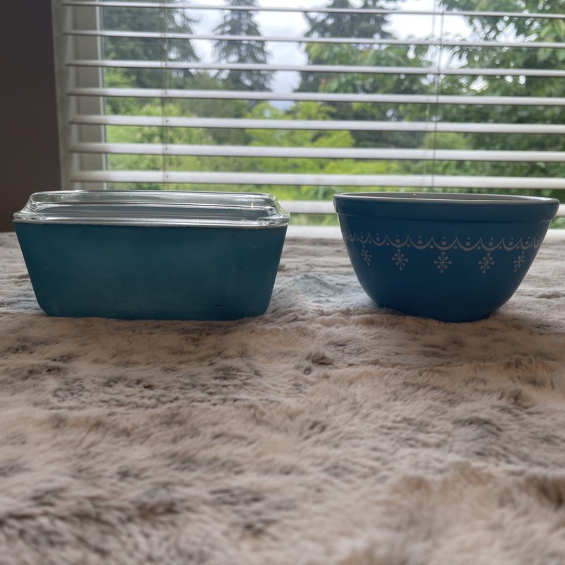 Vintage Pyrex Refrigerator Bowl And Snowflake Bowl