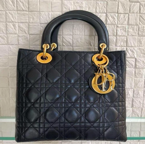 Sac à main Lady Dior noir en peau d'agneau canage
