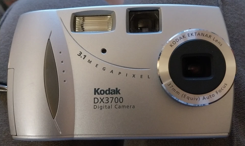 Kodak DX 3700 Digitalkamera 3,1 megapixel - Bild 2 von 4