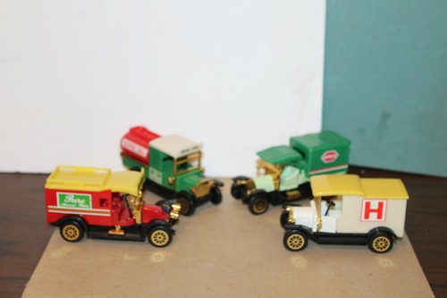 VERY NICE COLLECTOR SET of 4 EARLY 1900's TRUCKS in BOX - Picture 2 of 10