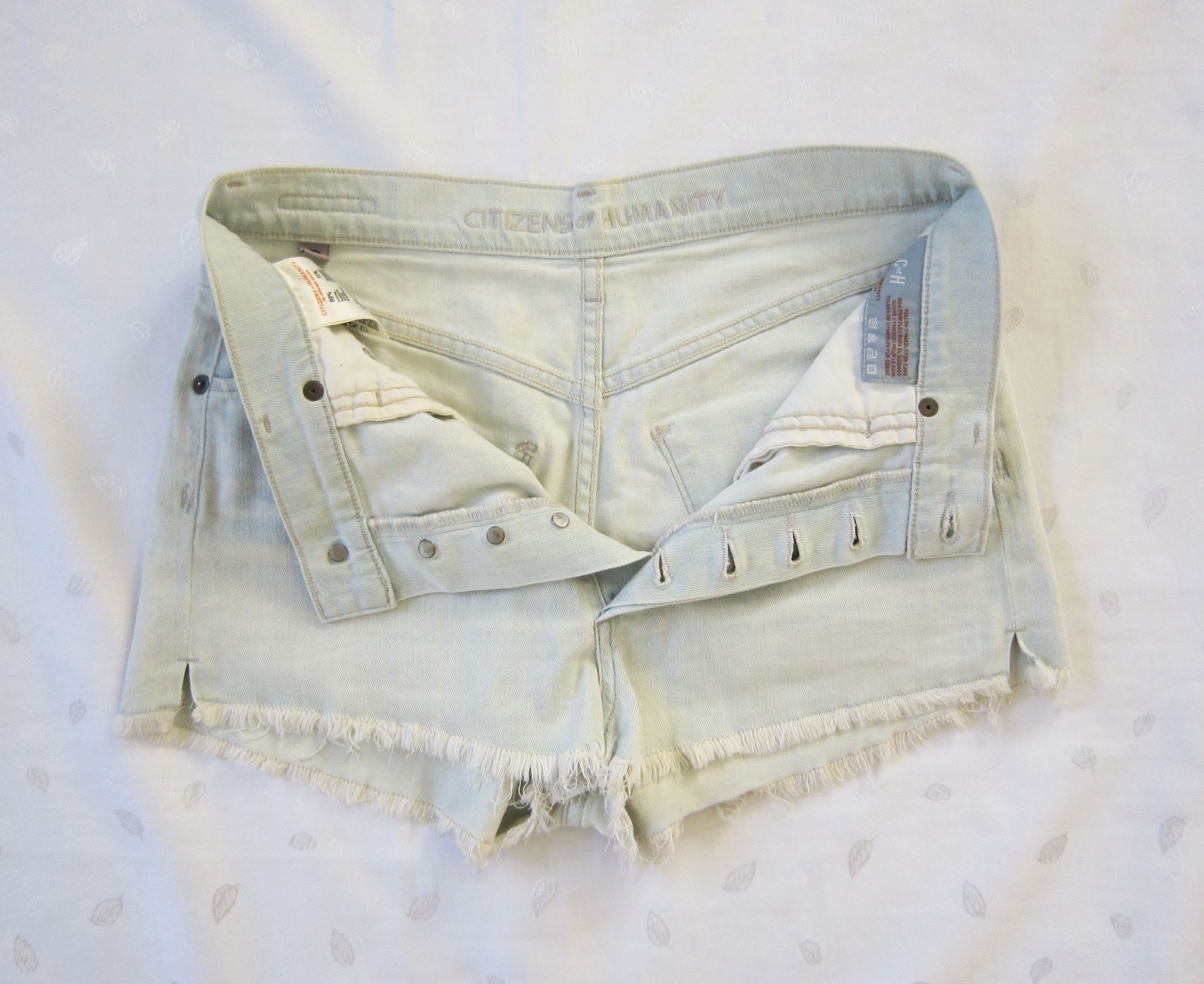 Citizens of Humanity Chloe Raw Hem High-rise Denim Shorts in Serene Wash Size 27 image 8