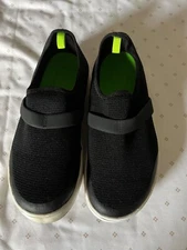 OOFOS OOmg Low Mesh Black women's 9 Slip On Sneaker /Recovery Shoe