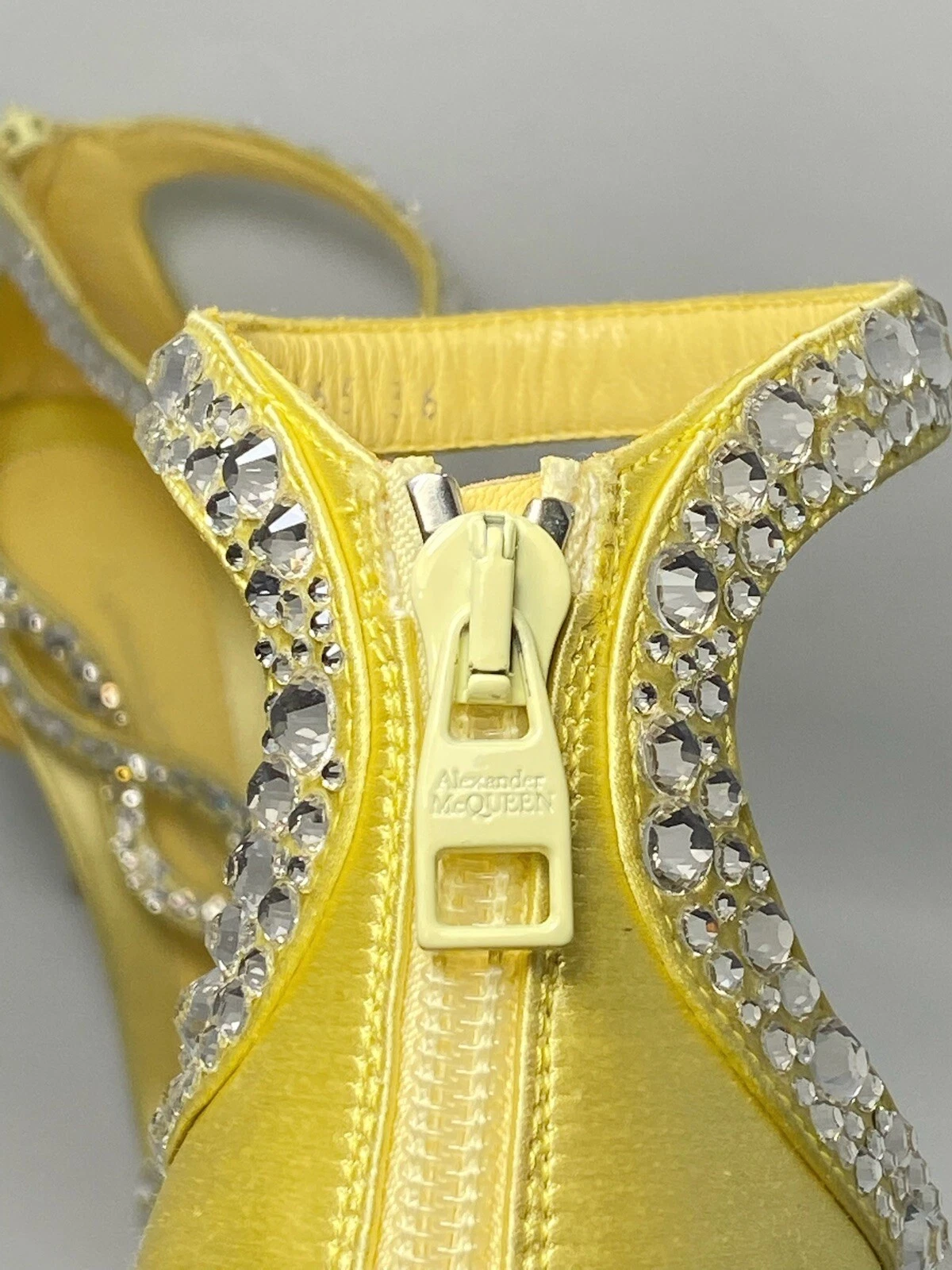 Sandali da cocktail Alexander McQueen cristallo raso polsino alla caviglia $1290 taglia 36