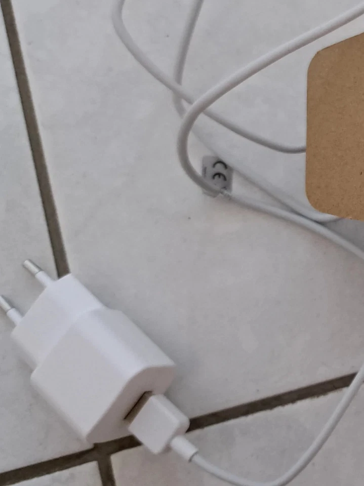 Vodafone R219z Hotspot Wi-Fi Mobile 4G LTE Router Bianco - Immagine 3 di 4