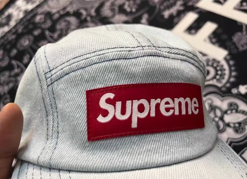 Gorra Supreme azul claro pico de pato - Imagen 4 de 5