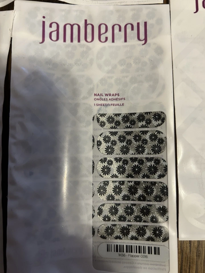 Jamberry Starter Kit con 3 juegos de envolturas de uñas NUEVAS y un mini calentador Foto 3 de 4