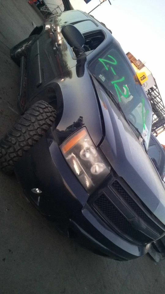 2007 Chevrolet Suburban 1500 Infotainment Display Cluster OEM Black 187K Miles — 第 3/4 张图片