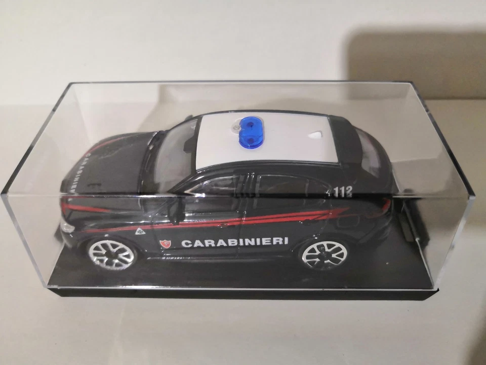 AlfaRomeo Stelvio Carabinieri 1:43 BURAGO con Teca su supporto. - Immagine 2 di 4