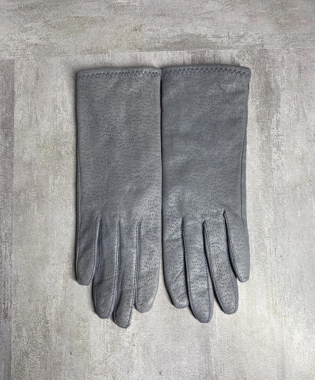 Vtg Genuine Leather Gloves Womens Medium Gray Perforated Lined Winter Classic