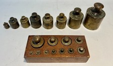 19 Poids Anciens en laiton pour balance