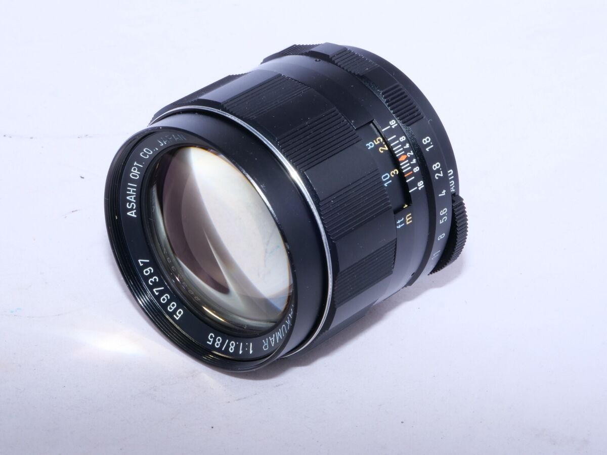 Pentax SMC Takumar 85mm f1.8 lens. M42. Hood. Filter. Caps Pentax SMC Takumar 85mm f1.8 lens. M42. Hood. Filter. Caps