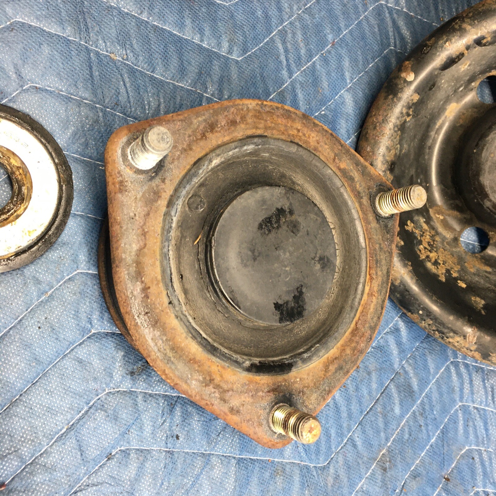 8486 Nissan 300ZX Z31 Front Spring Coil Sturt Perch Bearing Caps Tops Assembly eBay