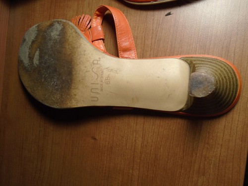 WOMENS UNISA 6B ORANGE KITTEN HEEL SANDAL - Picture 2 of 3