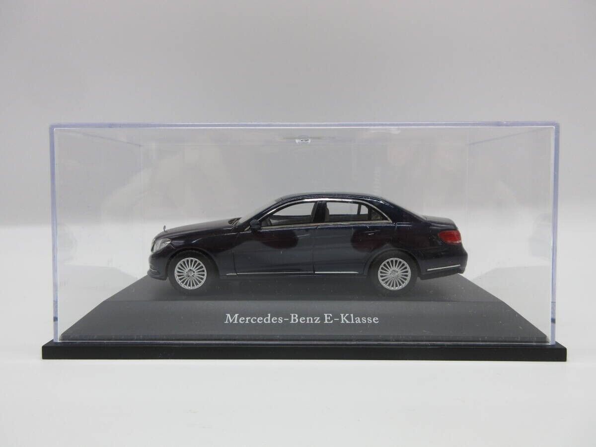 ホット商品 1:43 Mercedes-Benz E-Class Sedan W212 Late E-Klasse W212 乗用車
