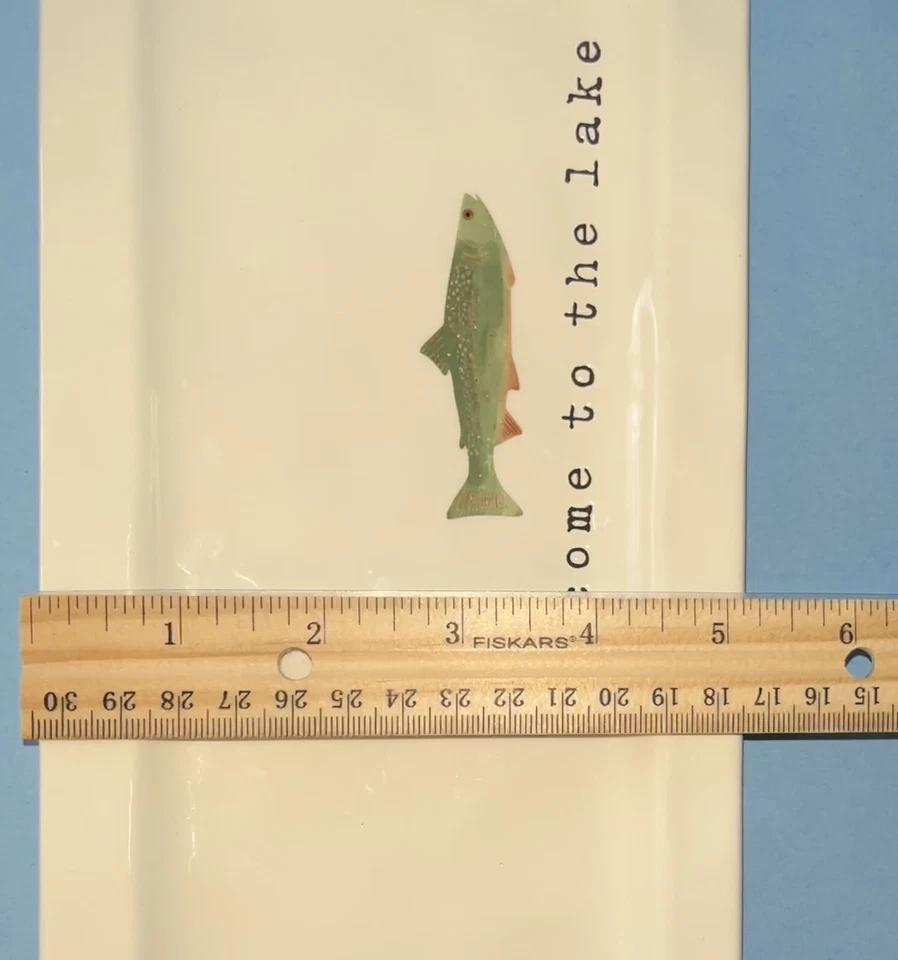 Plato para servir Mud Pie Trout Welcome to the Lake Collection Foto 3 de 4