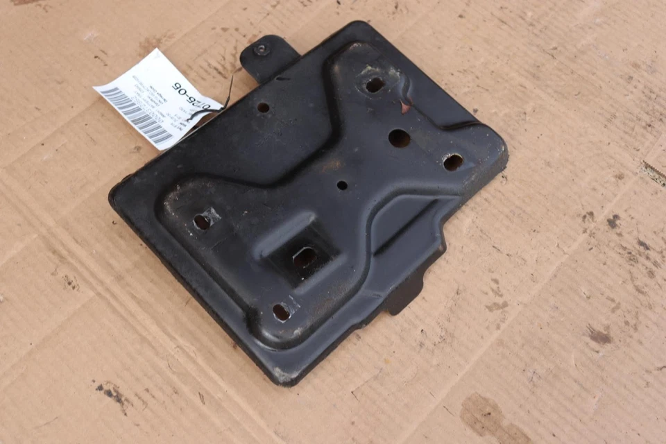 Soporte de soporte de montaje de bandeja de batería auxiliar suburbana Chevy/GMC 2015-2020 OEM Foto 3 de 4