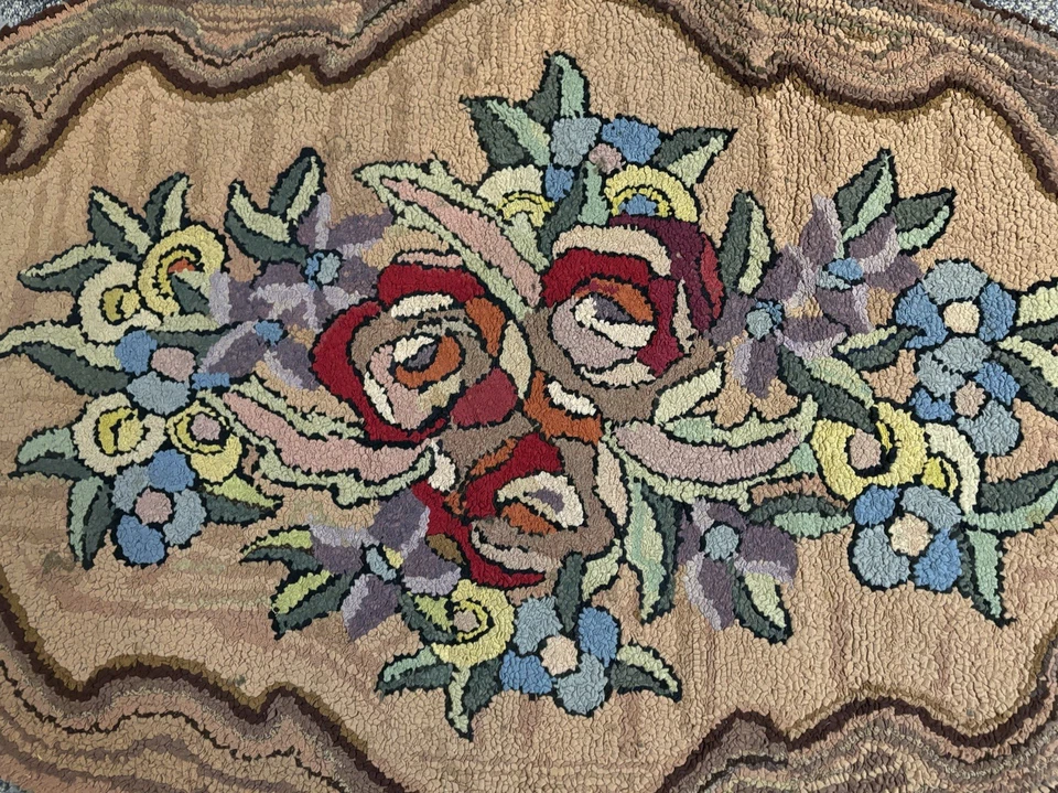 UNA ATRACTIVA ALFOMBRA NÓMADA HECHA A MANO AMERICANA ENGANCHADA 4’10” X 3’ FORMA OVALADA Foto 4 de 4