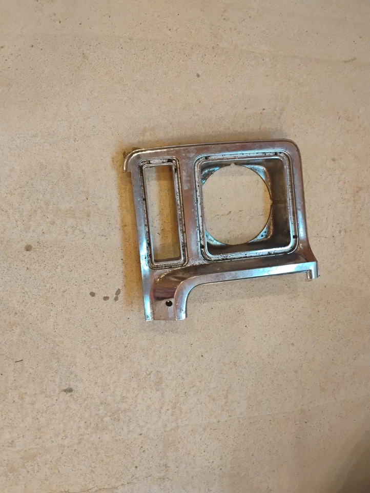 OEM 1979 Chevy GMC C10 K5 bisel de faros redondos carrocería cuadrada derecha Foto 4 de 4