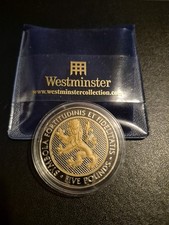 Five Pounds Coin Featuring A Lion Surrounded By The Latin Inscription On Back