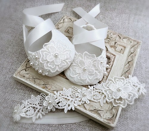Off White Christening Shoes, Baptism Shoes, Crochet Flowers Leaves Pearls - Picture 5 of 15