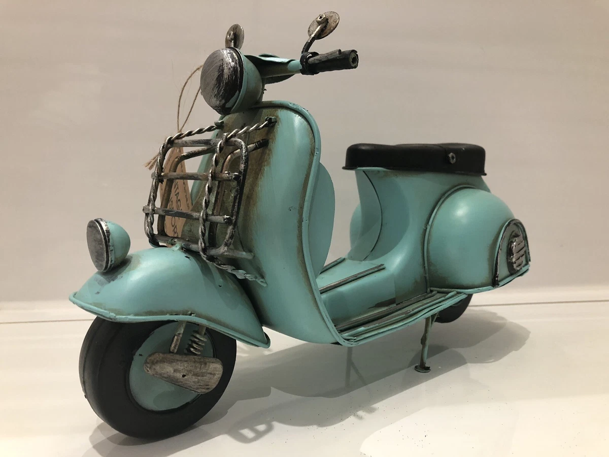 Metal Tin Cream White Beige Model - British Lambretta/Vespa Style