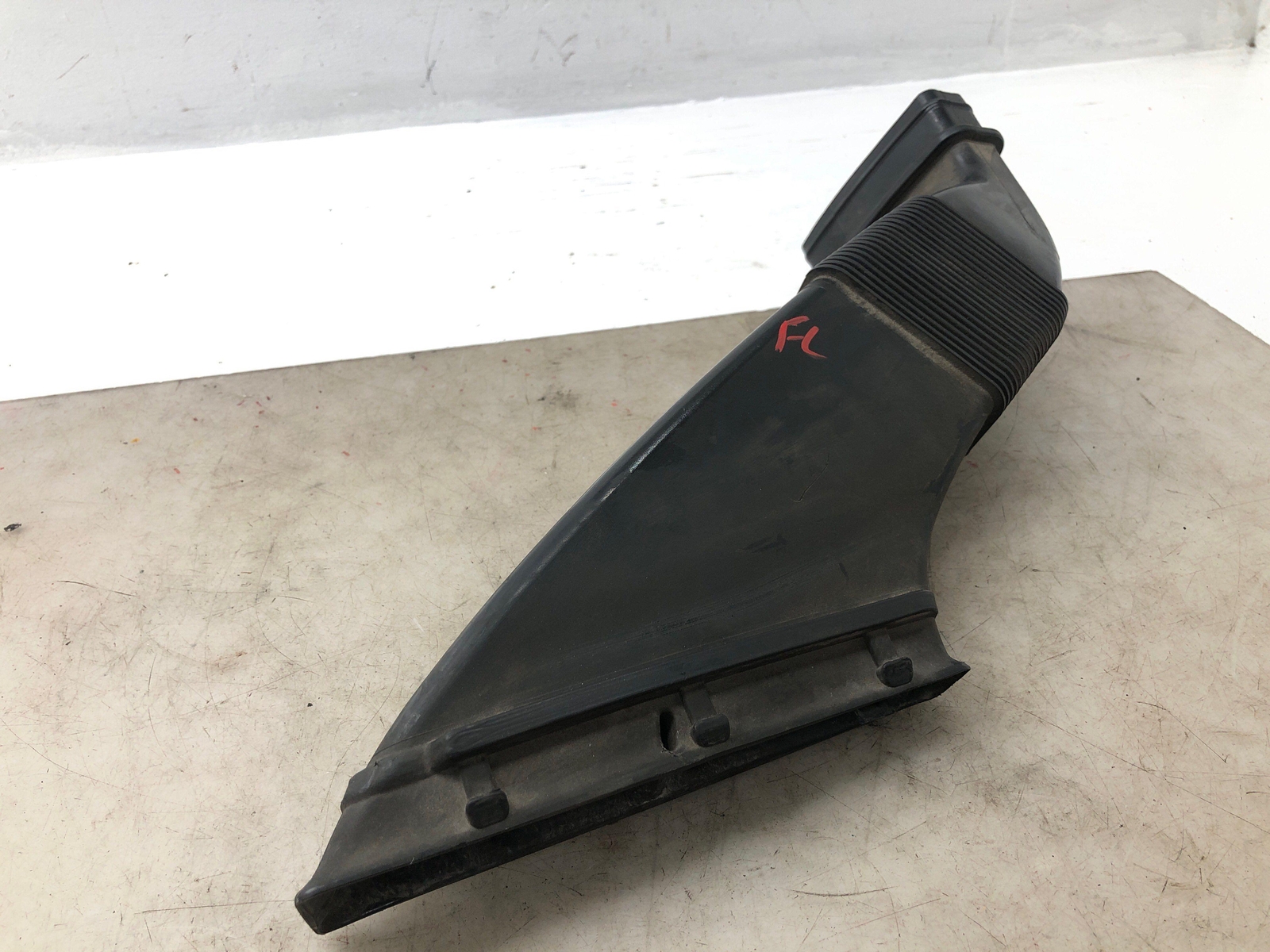 2006-2012 BENTLEY CONTINENTAL LEFT & RIGHT AIR INTAKE DUCT SET 2PCS 3W0129617F