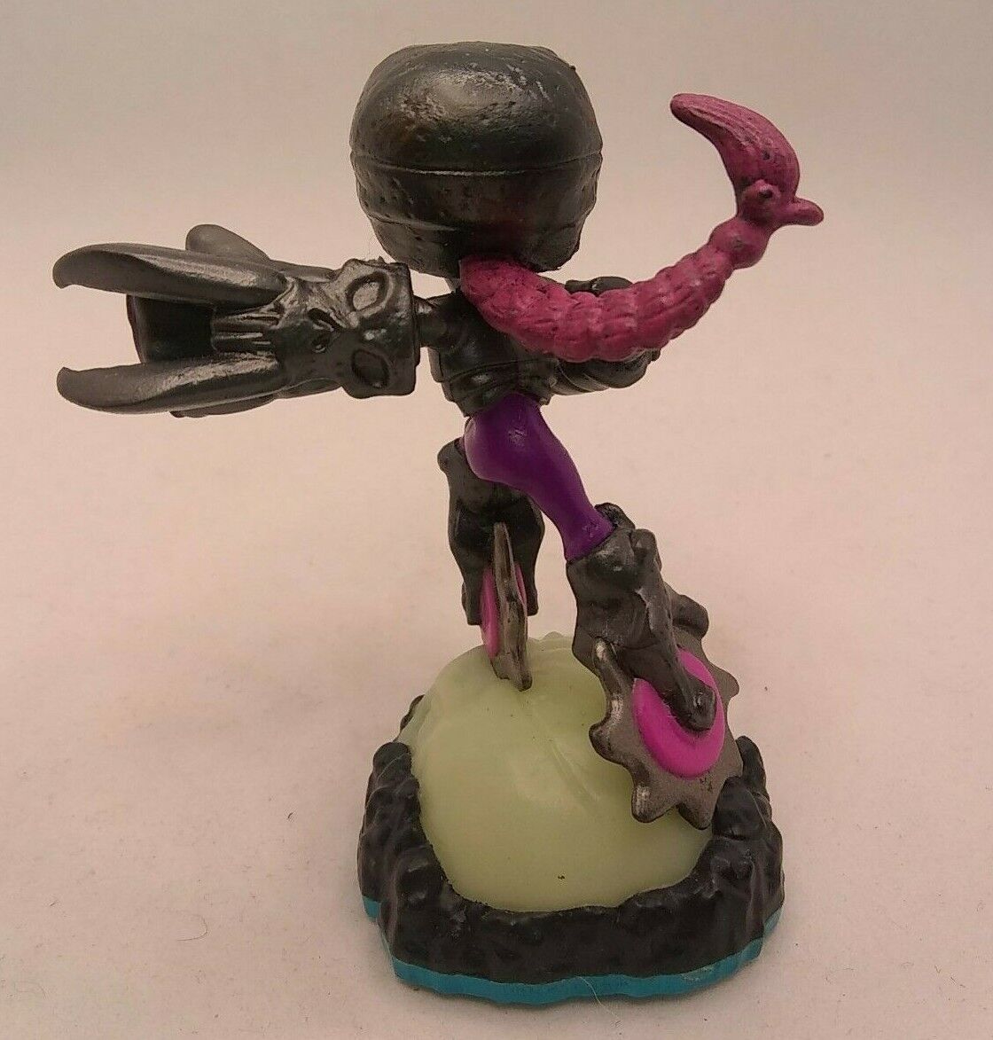 Skylanders Trap team Swap force character: Roller Brawl Undead