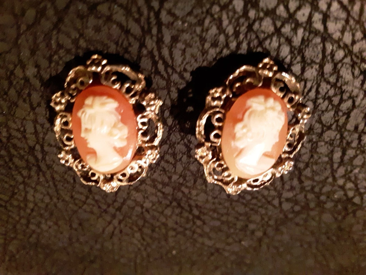 Vintage Faux Cameo Gold Tone Coral Beige Color Cameo Clip On