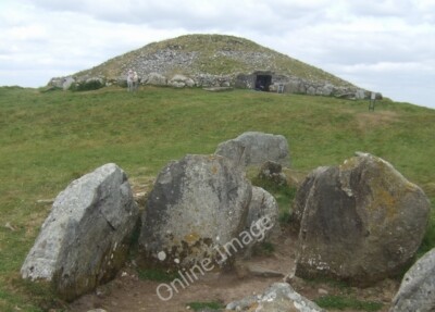 Photo 6x4 Loughcrew cairns on Slieve na Calliagh Millbrook/N5577 Looking c2010