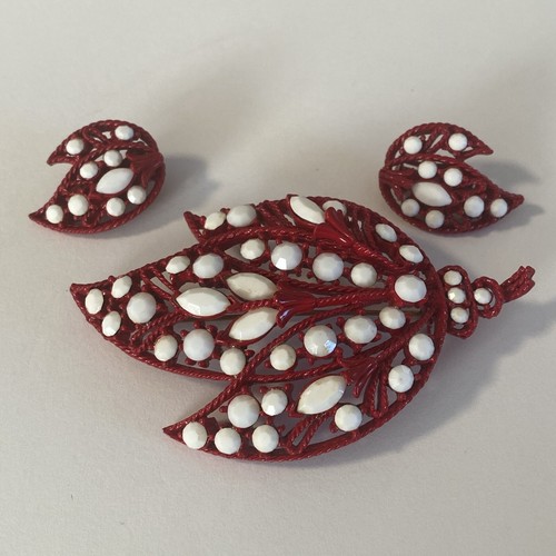 Gorgeous Vintage Red Enamel White Milk Glass Rhinestone Brooch & Earring Set - Picture 3 of 11
