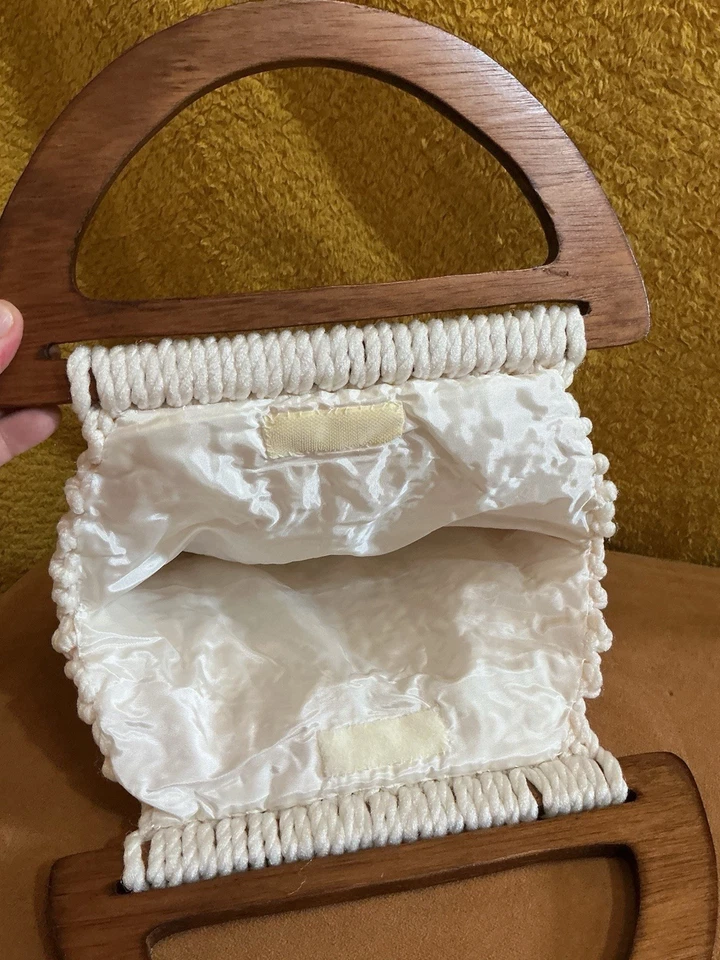 Vtg Macrame Hand Bag Cream Purse Wood Handles Jute Rope Twist 70s Handmade Boho - Image 3 of 3