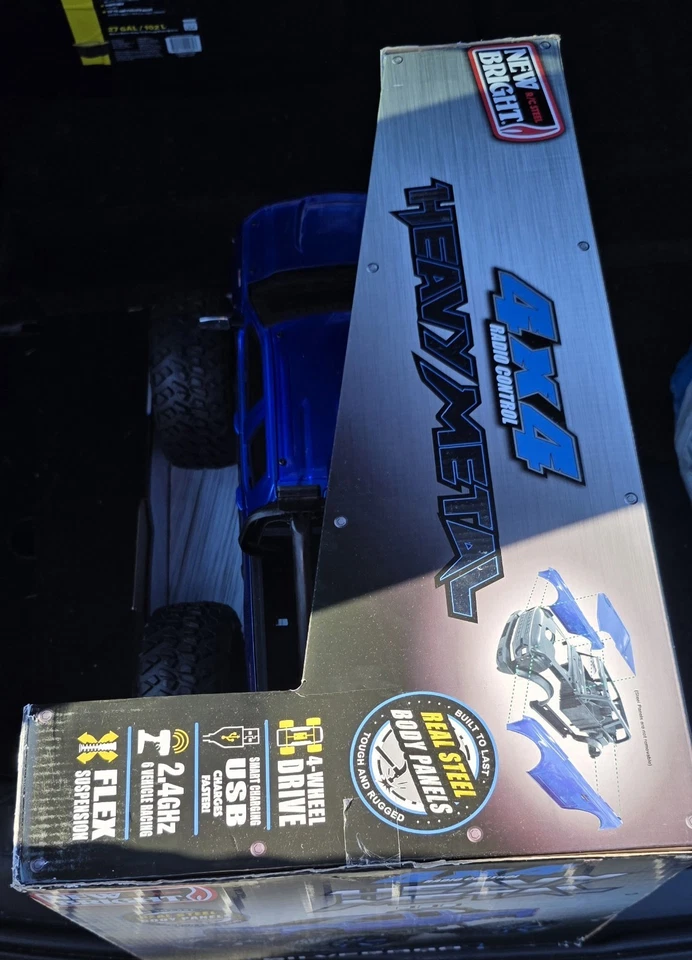 Nuevo Brillante (1:10) Chevy Silverado Batería Radio Control Heavy Metal 4x4 Pickup Foto 3 de 4