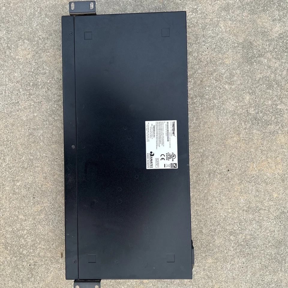 TRENDnet TPE-224WS 24 Port 10/100 Mbps PoE+ RJ45 SFP Fast Ethernet Switch - Image 3 of 4