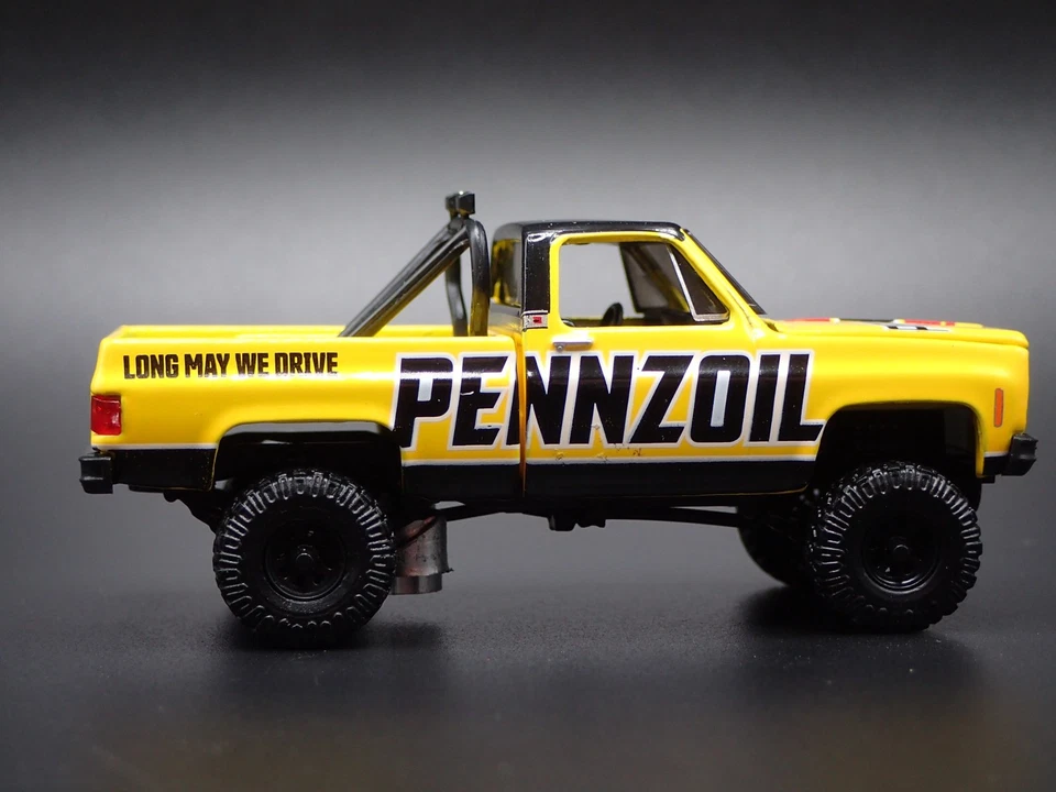 Modello Auto 1/64 GMC SIERRA GRANDE 15 Pickup Truck 4X4 Squarebody 1976 - Immagine 3 di 4