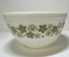 Vintage Pyrex Spring Blossom Crazy Daisy Mixing Bowl #402 1 1/2 Qt