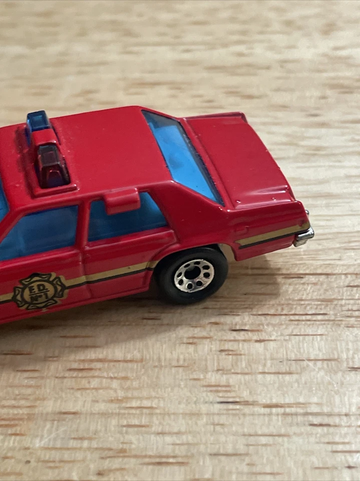 Matchbox Ford LTD Fire Chief Car - Fire Dept. Vintage 1987 Excellent Condition - Image 4 of 4
