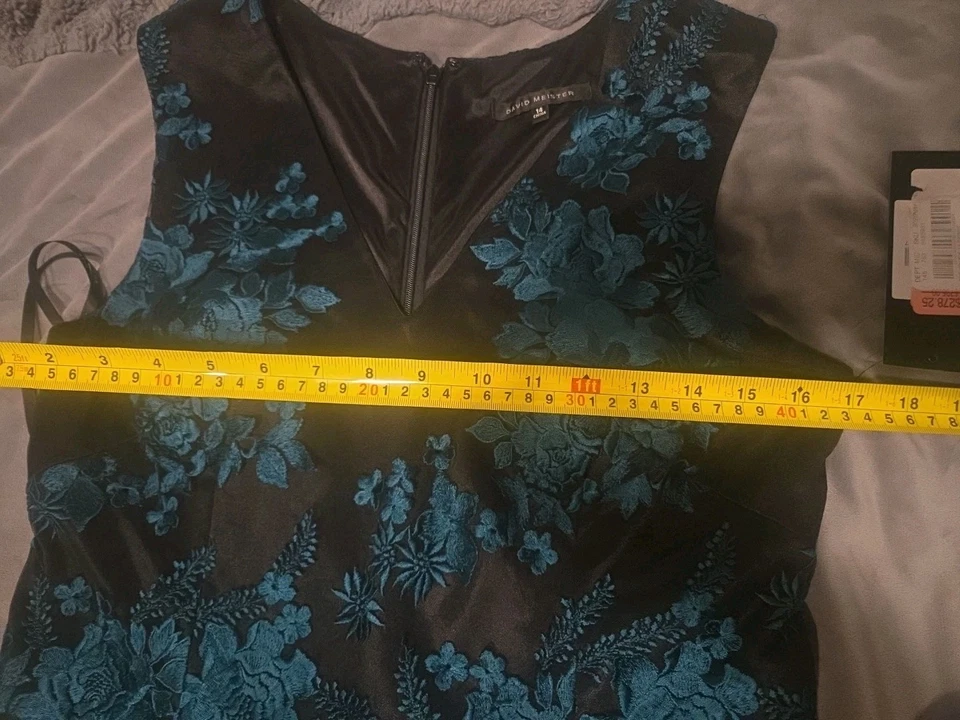 VESTIDO DECOTE V FLORAL BORDADO DAVID MEISTER US$ 795 NOVO COM ETIQUETAS Tamanho 14 - Imagem 3 de 4