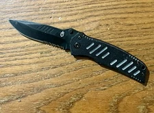 Gerber Swagger Folding Pocket Knife W/ Pocket Clip Combo Edge Blade EDC A3