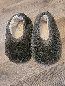 Dark Green Women's Size 6-7 Slippers