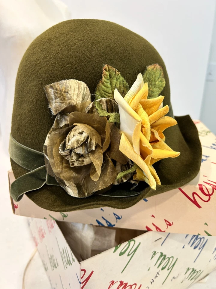 Par de sombreros Virtu Cloche vintage con cajas originales y recibo Hess Brothers PA Foto 2 de 4