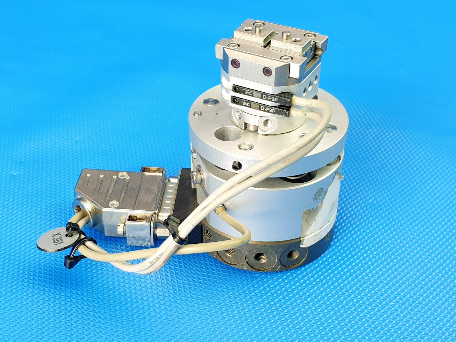 Schunk TK-40-T 07138-812100 + Parallel Gripper SMC MDHR2-10R Picker Gripper